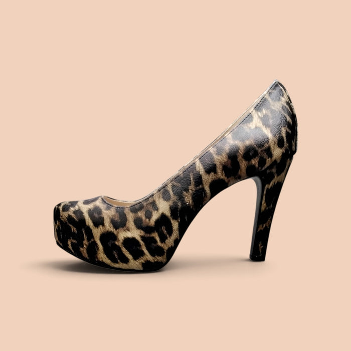 Black and Tan court shoe - UK 8