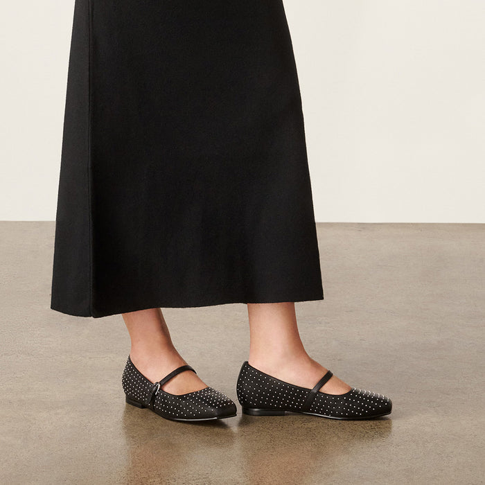 Hepburn Black Stud