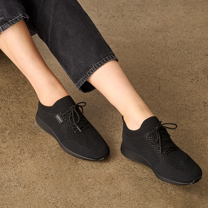 Mackenzie Black/Black Knit