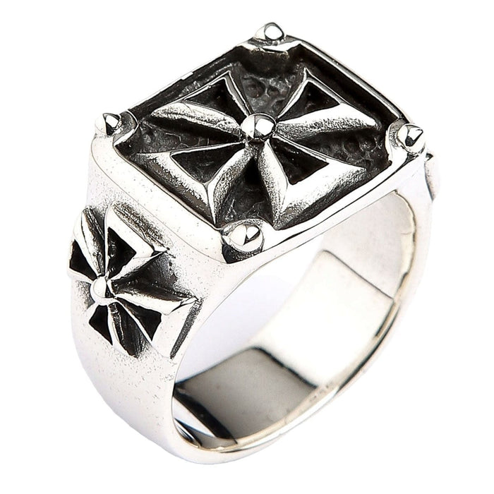 A premium piece of heavy biker jewelry: a 23-gram solid silver ring with a classic Maltese cross design.